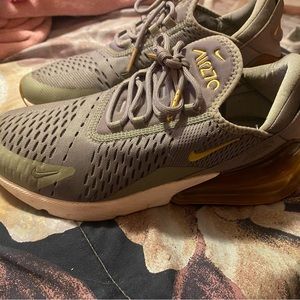 Woman’s Nike Airmax 270